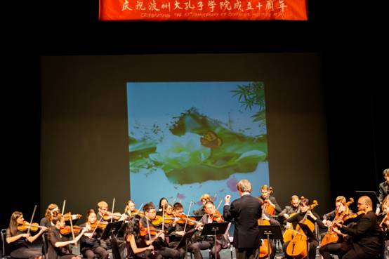 天空手机平台与波州大音乐学院师生为孔院十周年庆典合奏《茉莉花》《赶牲灵》.jpg